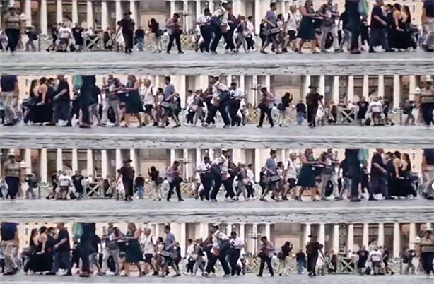 52x34mm_fEh Collage aus Fotografie von Menschen vor Collonaden in vier Reihen übereinandergesetzt